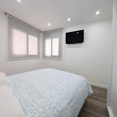 New Flat In The Centre, 10 Min From Bcn Airport * Cornellà de Llobregat