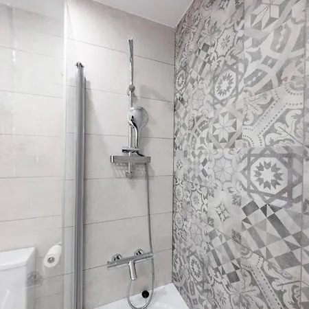 New Flat In The Centre, 10 Min From Bcn Airport