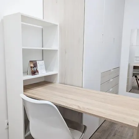 New Flat In The Centre, 10 Min From Bcn Airport * Cornella de Llobregat
