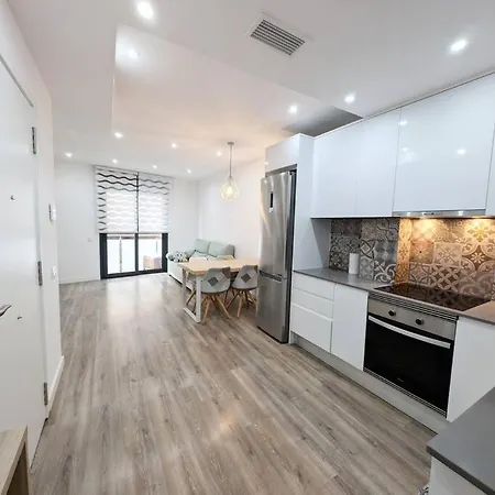 New Flat In The Centre, 10 Min From Bcn Airport Cornella de Llobregat