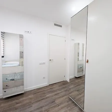 New Flat In The Centre, 10 Min From Bcn Airport * Cornella de Llobregat