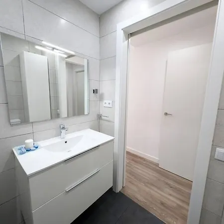 Apartment New Flat In The Centre, 10 Min From Bcn Airport