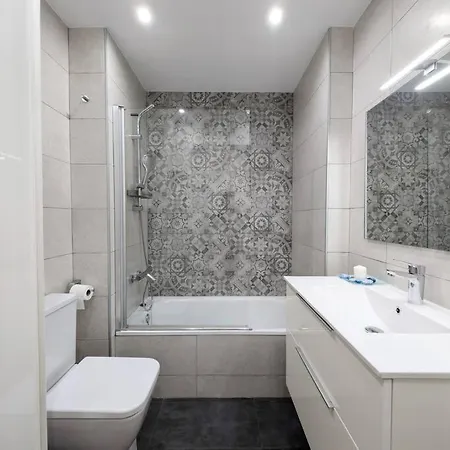 New Flat In The Centre, 10 Min From Bcn Airport *