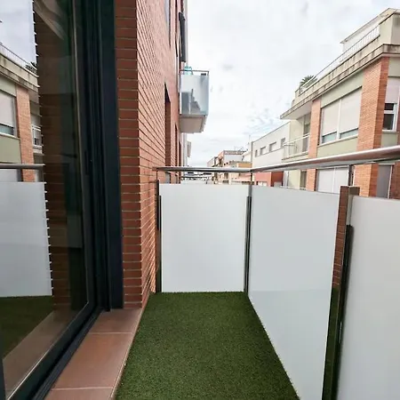 New Flat In The Centre, 10 Min From Bcn Airport Apartman