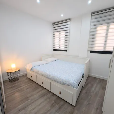 New Flat In The Centre, 10 Min From Bcn Airport * Cornella de Llobregat