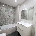 New Flat In The Centre, 10 Min From Bcn Airport *
