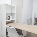 New Flat In The Centre, 10 Min From Bcn Airport * Cornellá de Llobregat