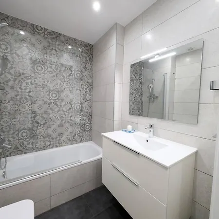 New Flat In The Centre, 10 Min From Bcn Airport *