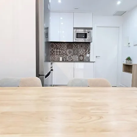 New Flat In The Centre, 10 Min From Bcn Airport Апартаменты