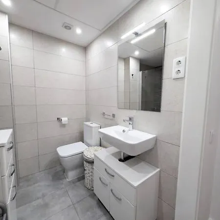 New Flat In The Centre, 10 Min From Bcn Airport Апартаменты *