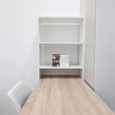 New Flat In The Centre, 10 Min From Bcn Airport Апартаменты *