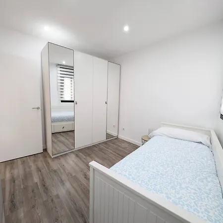 New Flat In The Centre, 10 Min From Bcn Airport Апартаменты