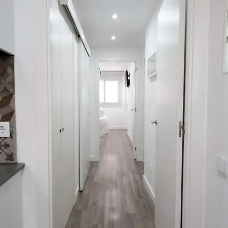 New Flat In The Centre, 10 Min From Bcn Airport Апартаменты Корнелья де Лиобрегат